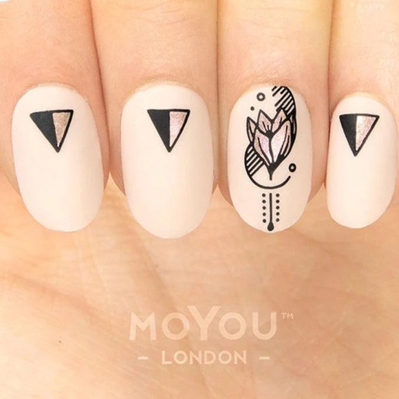 MoYou London nail art stamping plate Flower Power 25 NWOT - Picture 3 of 5